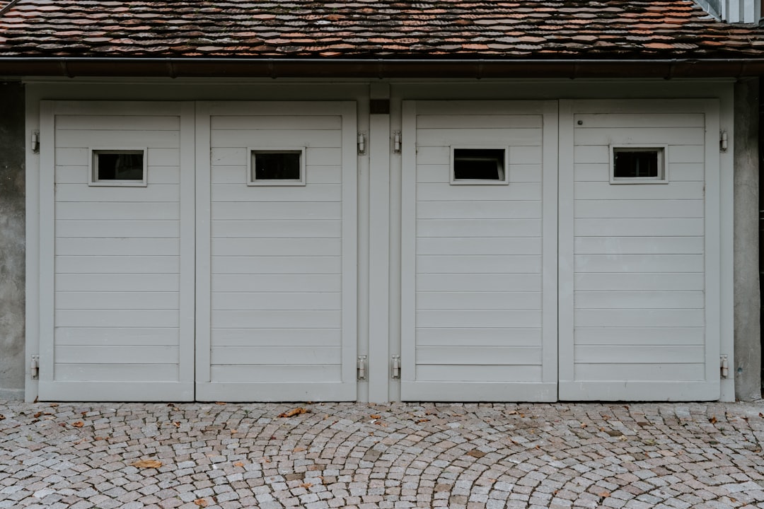 Emergency garage door repair Seattle